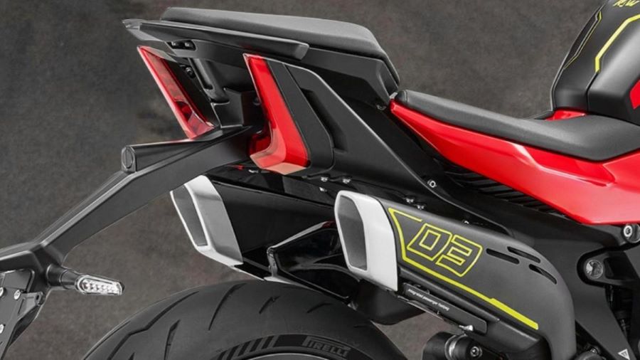 Parte trasera de una moto QJMotor SRK 1051