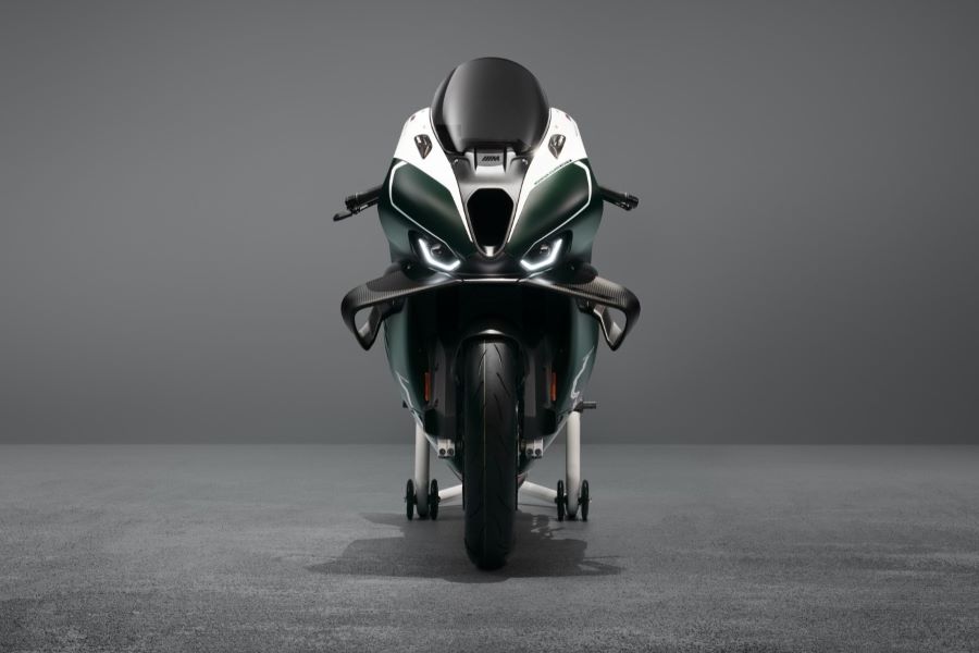 Frontal de una BMW M 1000 RR TT