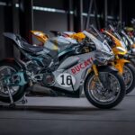 Las 10 motos de la Ducati Collezione 100 dispuesta en dorma paralela y de perfil