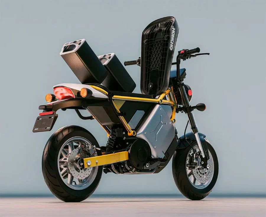 La LiveWire S4 Honcho lleva a Harley-Davidson hacia otro público una mini moto LiveWire S4 Honcho con el asiento levantado para mostrar las baterías