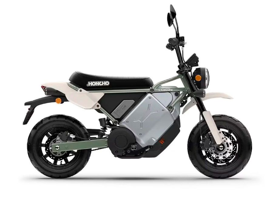 La LiveWire S4 Honcho lleva a Harley-Davidson hacia otro público lateral derecho de una mini moto LiveWire S4 Honcho gris y verde