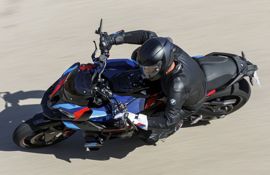 Una vista cenital de una moto BMW M 1000 XR