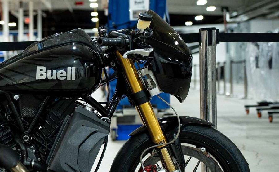 Vista parcial delantera de un prototipo Buell Super Cruiser café racer