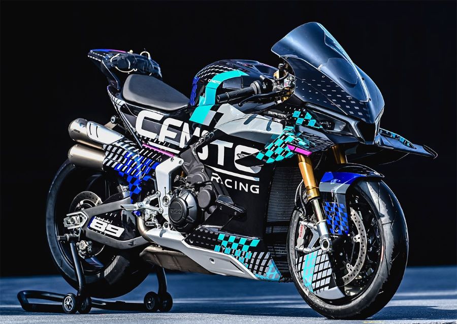 lateral derecho de un prototipo de la CFMoto 1000 V4 SR-RR.