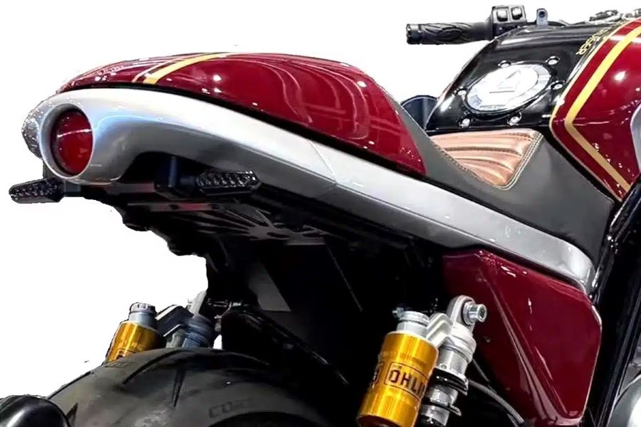Jawa 1000 Sport Cruiser: el regreso checo a la gran cilindrada Vista trasera de una Jawa 1000 Sport Cruiser
