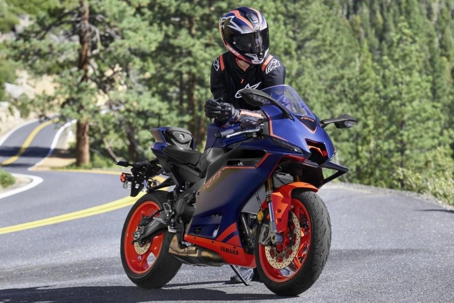Yamaha R9 2027 y piloto