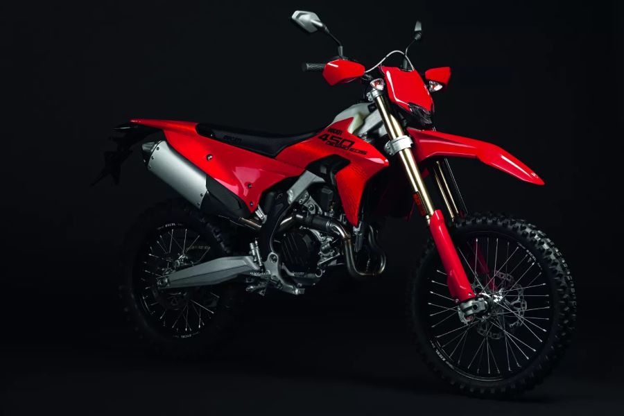 Ducati lleva lleva su tecnología Desmo al enduro Lateral derecho de una moto Ducati Desmo450 EDS