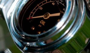 Tablero circular medidor temperatura aceite de una moto