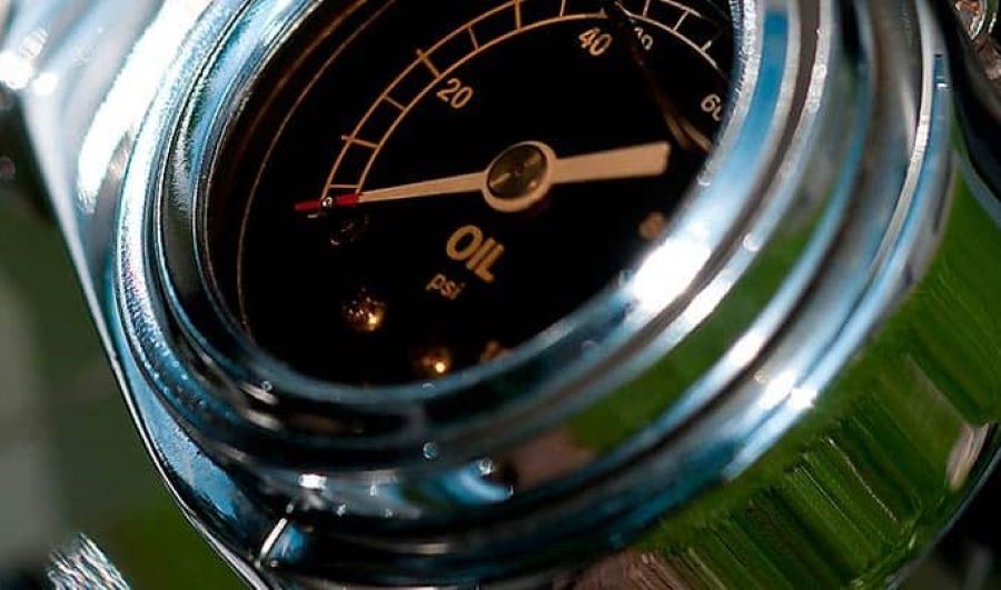 Tablero circular medidor temperatura aceite de una moto