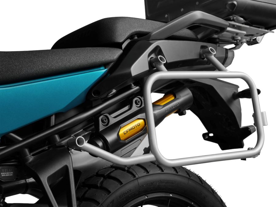 Parte trasera de una CFMoto 800MT ES con suspensión semiactiva