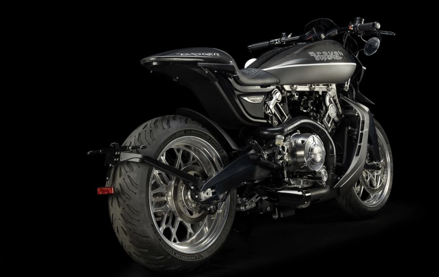 Brough Superior Dagger S: más deportiva sin perder exclusividad vista en perspectiva trasera de una moto Brough Superior Dageer S