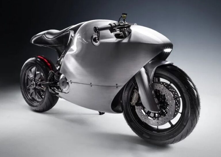 Lateral derecho en perspectiva de una Ducati 821 de Bandit9