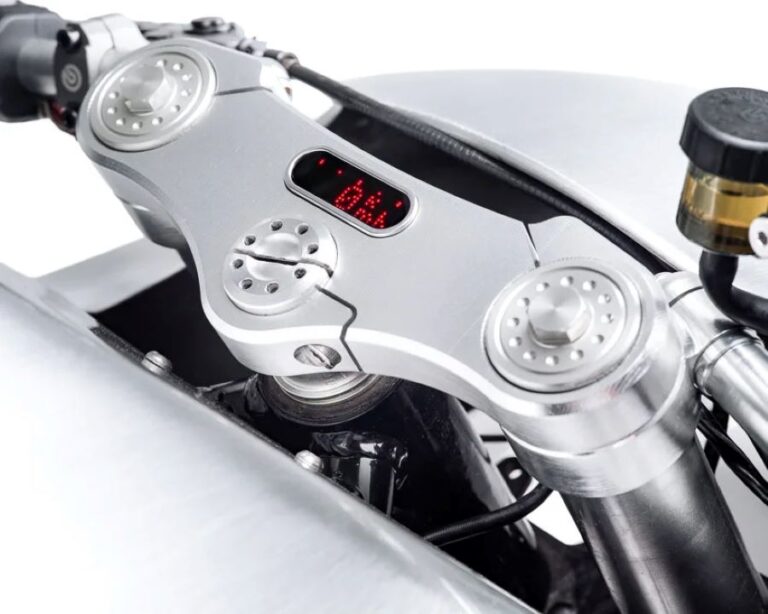 tija y tablero de la Ducati 821 de Bandit9
