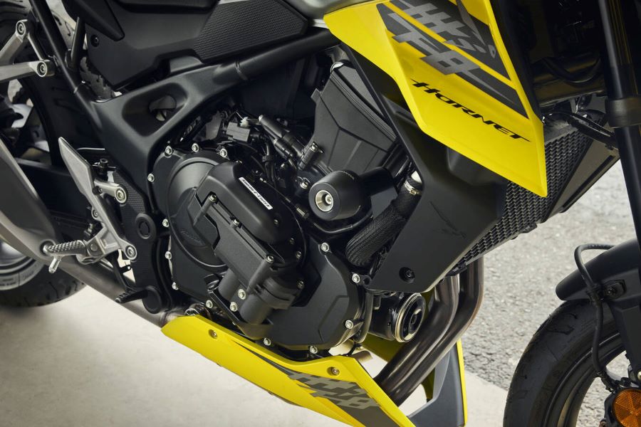 Vista parcial de una moto con sistema E-clutch