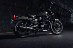 Lateral derecho de una moto Royal Enfield Shotgun 650 Rough Crafts