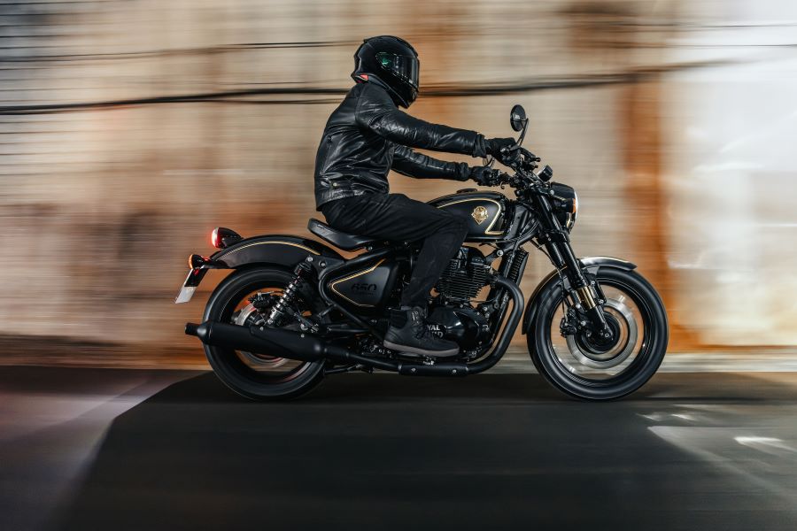 Royal Enfield Shotgun 650 Rough Crafts: solo 100 unidades Una moto Royal Enfield Shotgun 650 Rough Crafts en la calle