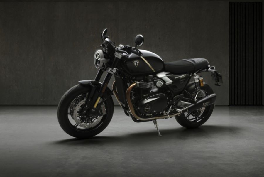 Lateral izquierdo de una moto Triumph Speed Twin 1200 TFC