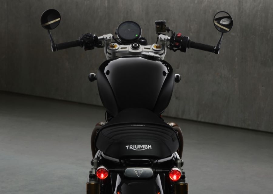 Vista cenital trasera de una Triumph Speed Twin 1200 TFC