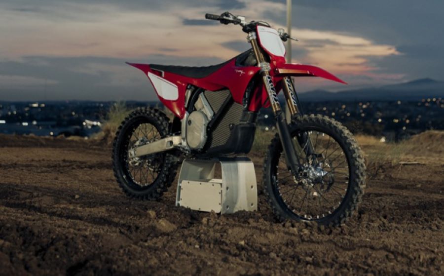 Una moto Varg MX Factory Edition sobre su caballete central