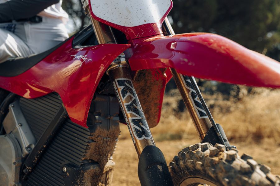 Hoquillas delanteras de una moto Varg MX Factory Edition