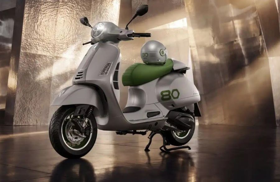 Lateral izquierdo en perspectiva de una Vespa Edizione Ottantesimo