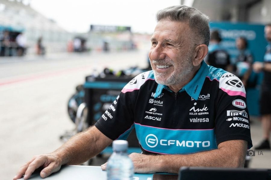 Ima recreación con iA de Jorge Martínez Aspar con fondo de carreras