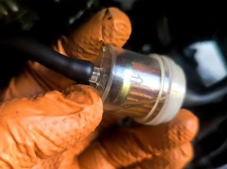 Cómo limpiar el filtro de nafta de una moto 110 | Paso a paso