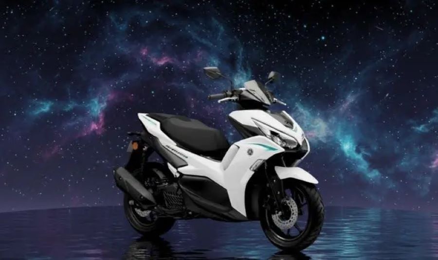Lateral derecho de un scooter Yamaha Aerox-E