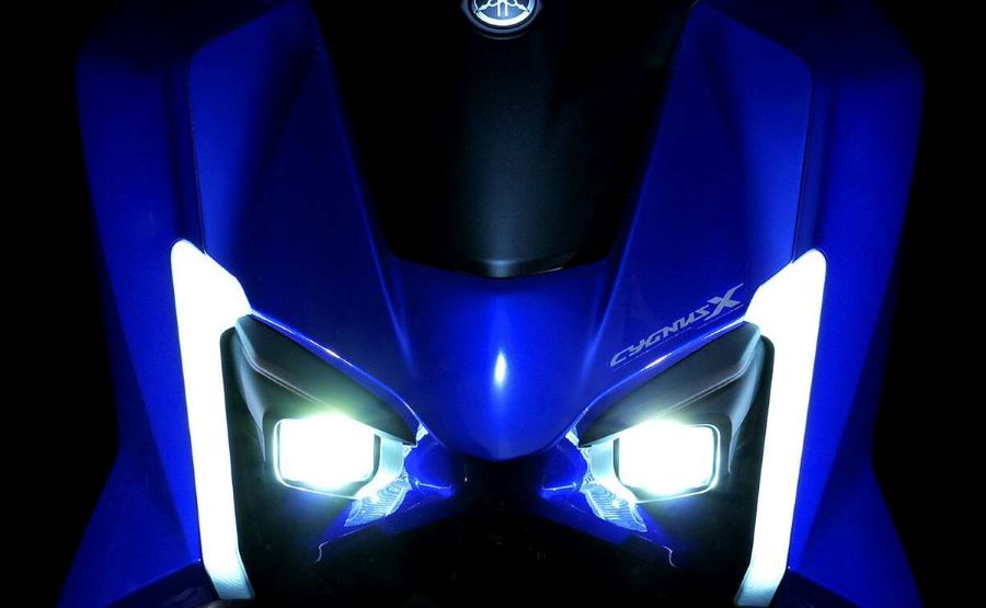Frontal de un scooter Yamaha Cygnus X edición especial