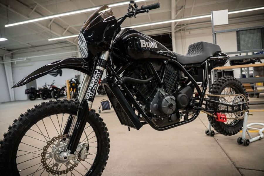 perspectida delantera de unprototipo Buell The Goat