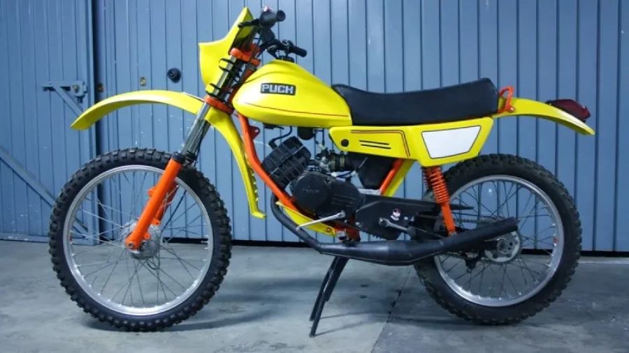 Motos 50cc viejas | Modelos clásicos que marcaron una época Lateral izquierdo de una moto Puch condor 50cc amarilla