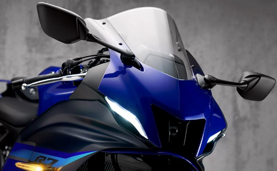 Frontal de una Yamaha R7 azul