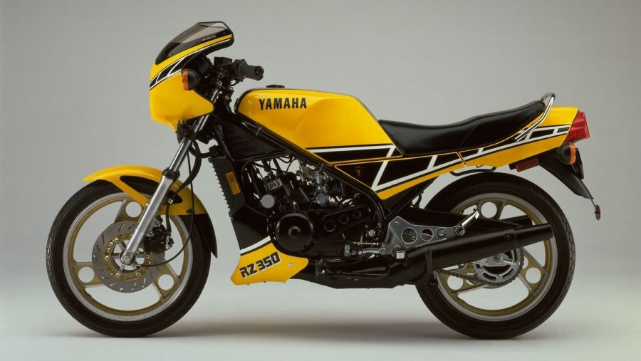 Lateral izquierdo de una moto Yamaha RZ350