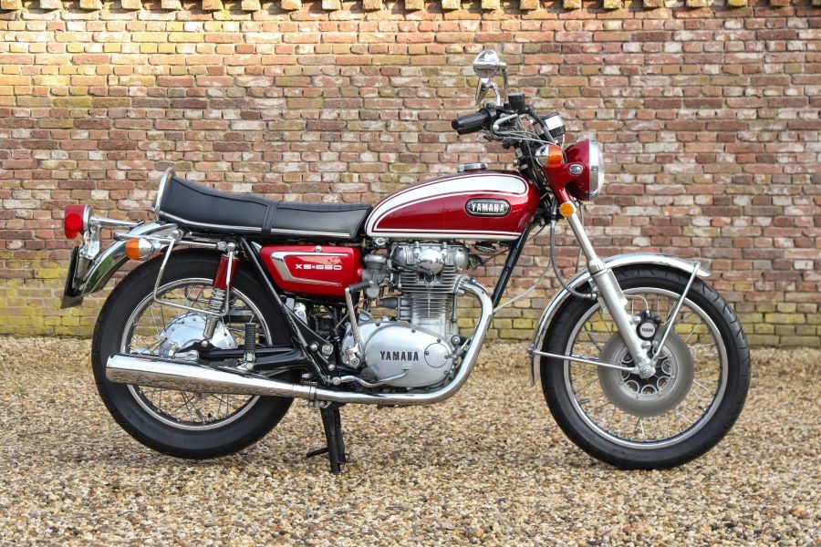 Una moto Yamaha XS650
