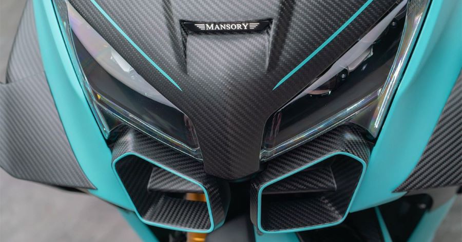 frontal del scooter TMax 560 Mansory