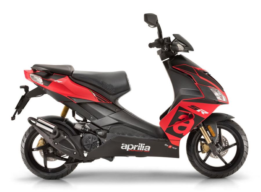 Motocicletas 50cc baratas | Opciones y alternativas Lateral derecho de un scooter Aprilia SR 50 rojo y negro