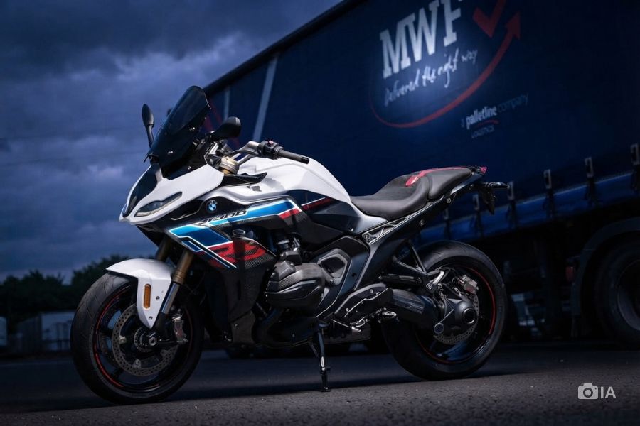 BMW M 1000 RS: la nueva bestia de 218 CV que BMW oculta render de una BMW M 1000 RS