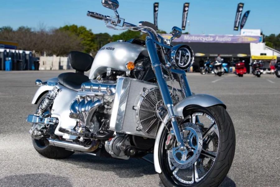 Nadie fabrica una moto como la Boss Hoss Cruiser Una moto boss hoss cruiser 2026 plateada