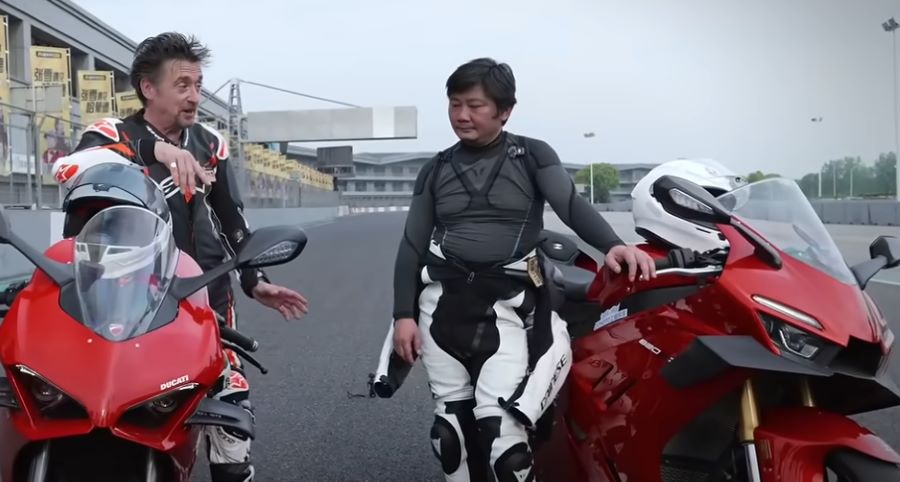 Richard Hammond enfrenta a ZXMoto y Ducati: ¿hay sorpresa? Richard Hammond voncersa con Zhang Xue, dueño de ZXMoto