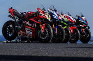 Cinco unidades de las motos de las marcas que participan del worldsbk puesta de manera parala