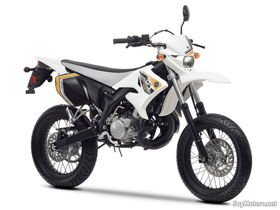 Motos 50cc viejas | Modelos clásicos que marcaron una época Una moto Yamaha DT 50 blanca