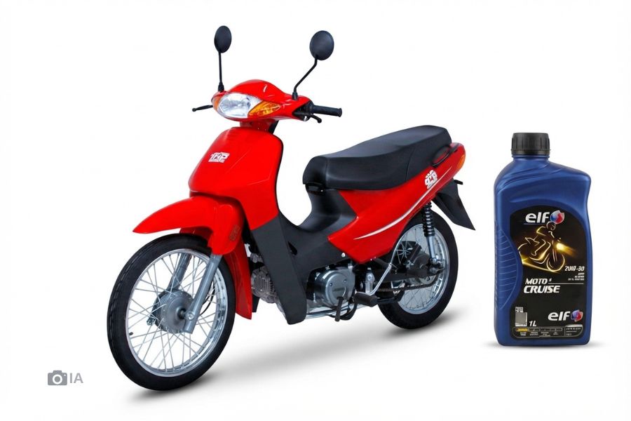 Imagen para ilustrar la nota sobre el aceite que usa la moto Guerrero Trip 110: moto roja con botella de aceite a su derecha