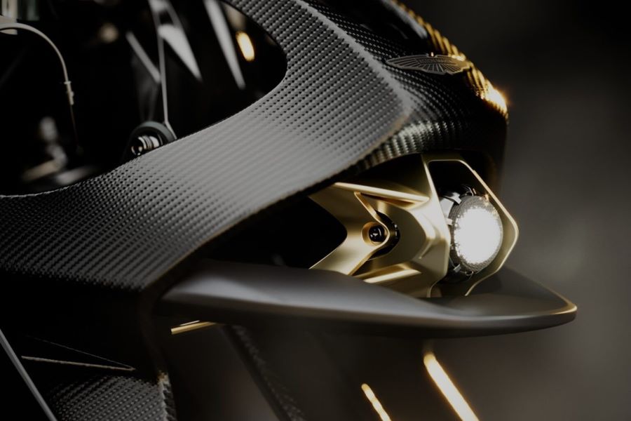 Aston Martin AMB 002: la pista se hace calle El frontal visto de manera lateral de una Aston Martin AMB 002