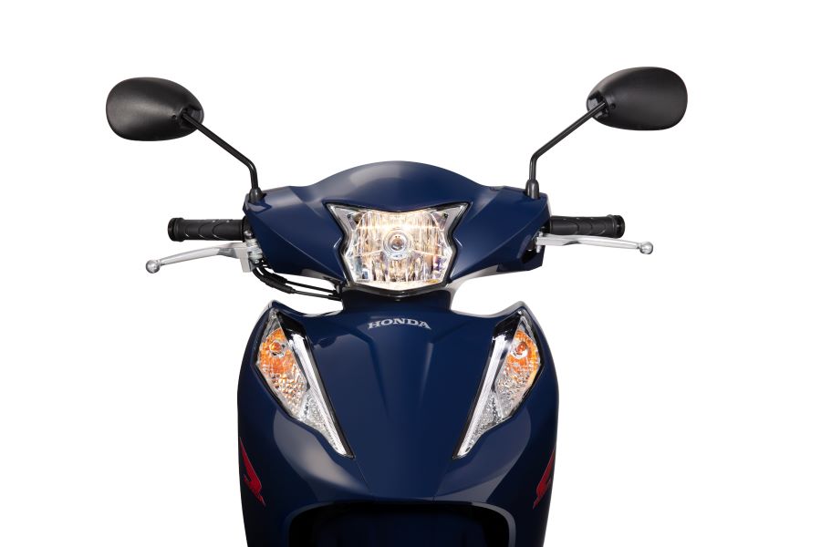 Frontal de una moto Honda Biz 110 azul