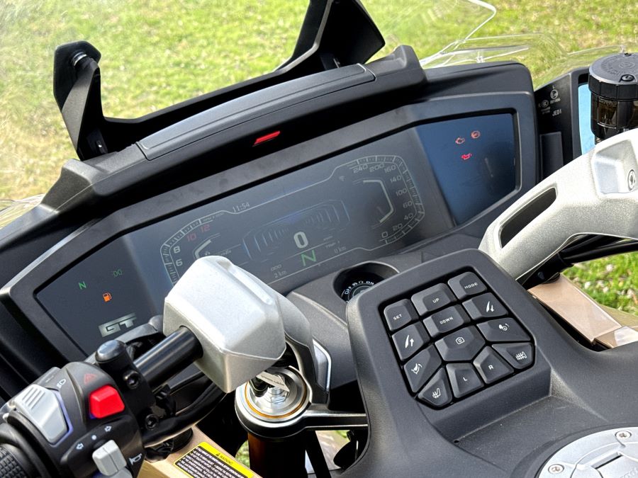 Mandos de una moto RVM GT 750