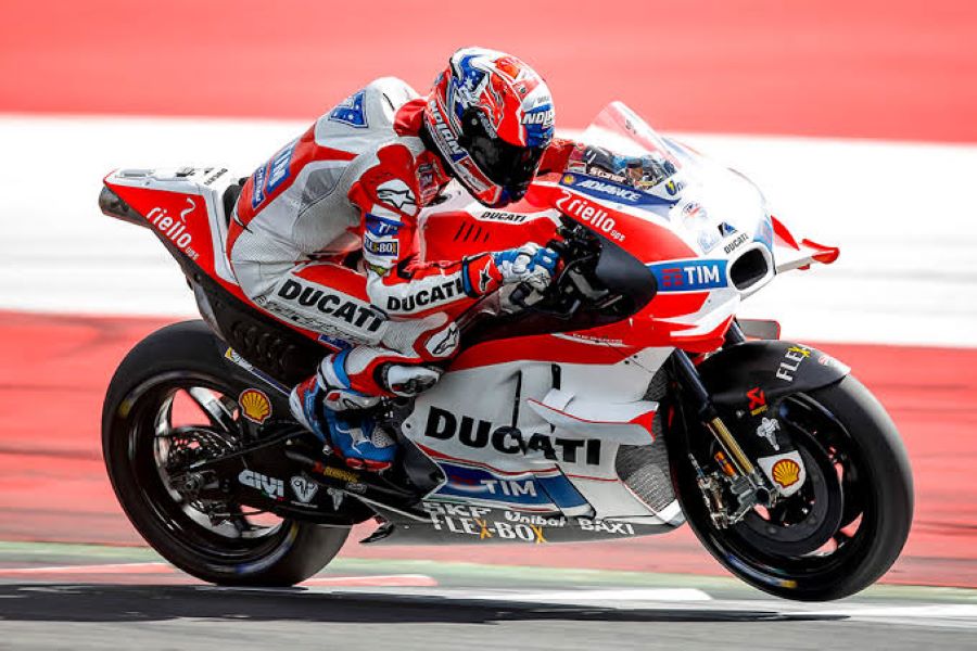 Casey Stoner en su Ducati de MotoGP