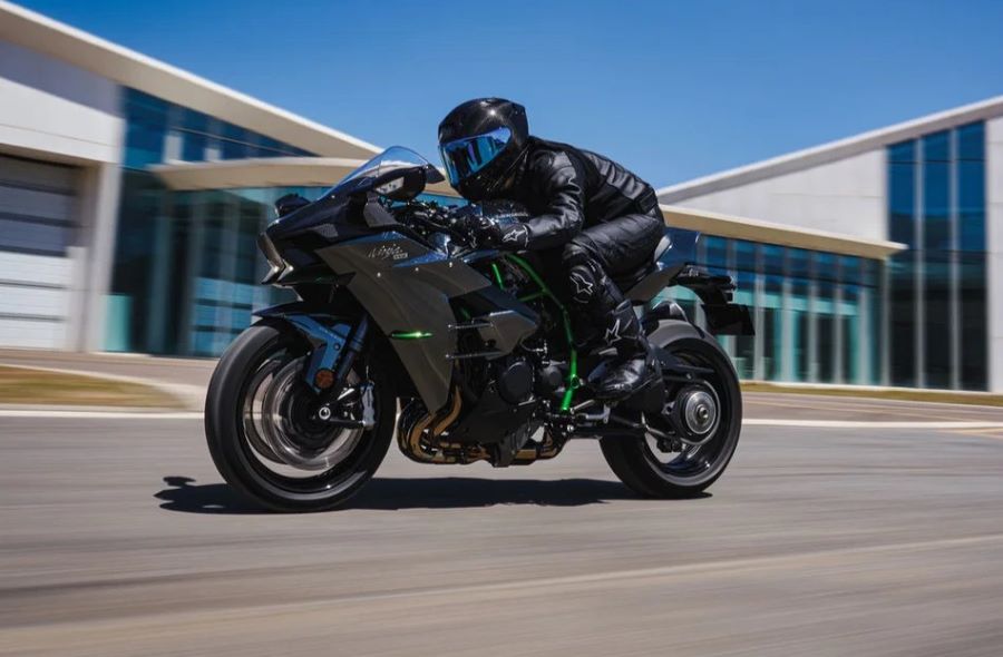 La Kawasaki Ninja H2 reinventa la sobrealimentación Una Kawasaki Ninja H2 2027 en acción
