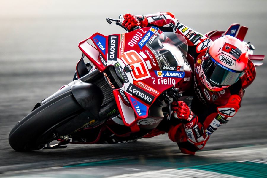 Márquez guira a la izquierda con su motos Ducati 2026