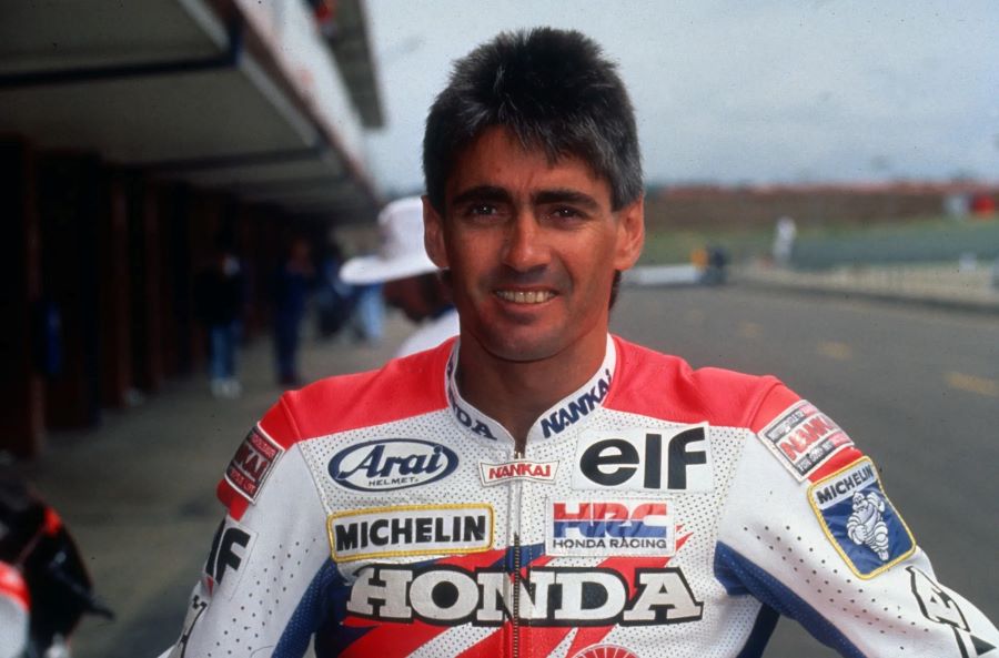 Imagen medio cuerpo de Mik Doohan