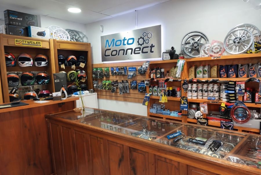 Imagern de un negocio de repuesto de motos creada con IA